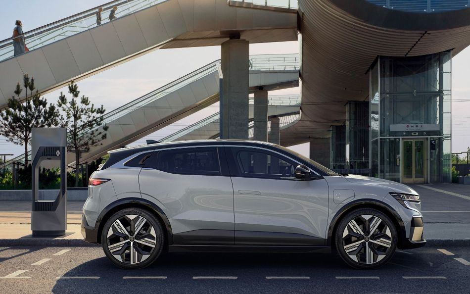 Koeajo: sähköinen Renault Megane E-Tech -viistoperä