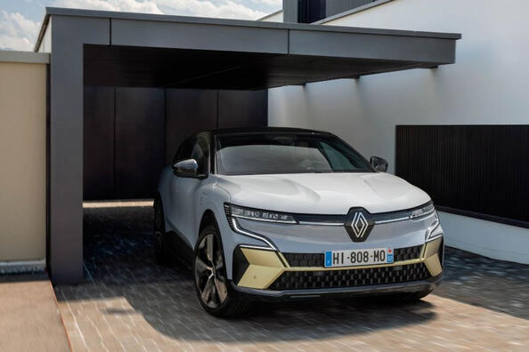 Koeajo: sähköinen Renault Megane E-Tech -viistoperä