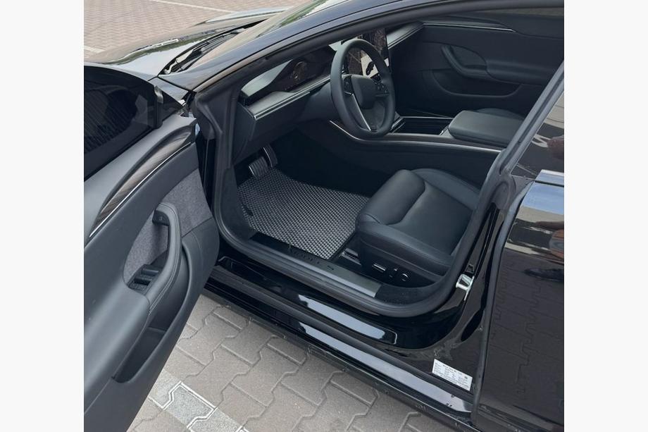 Tesla Model S 2012– EVA-automatot (2021+, mustat) Image