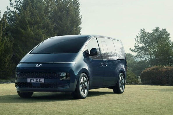 Hyundai Staria -minibussin koeajo