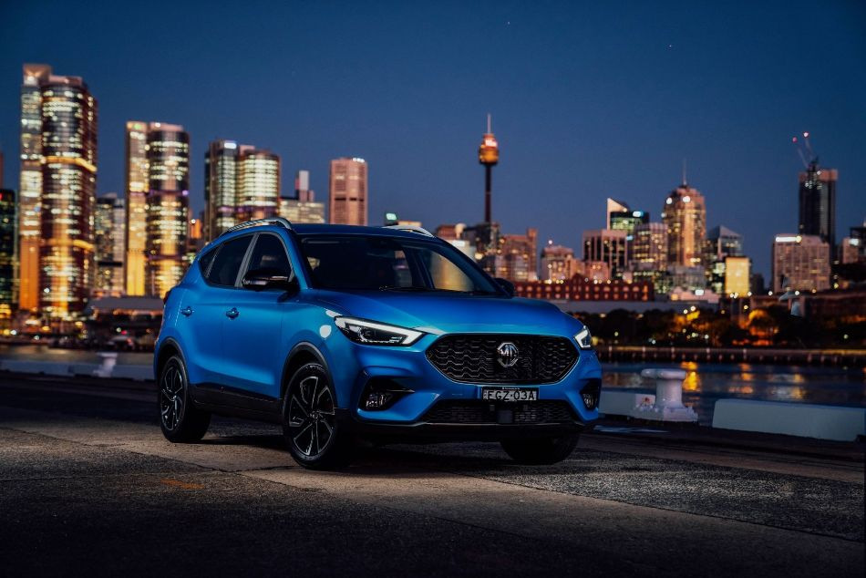 Kompaktin crossoverin MG ZS -koeajo