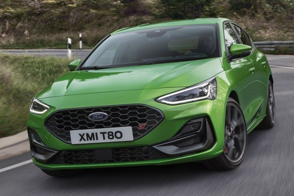 Ford Focus ST: vaikuttava ajodynamiikka ja moderni teknologia