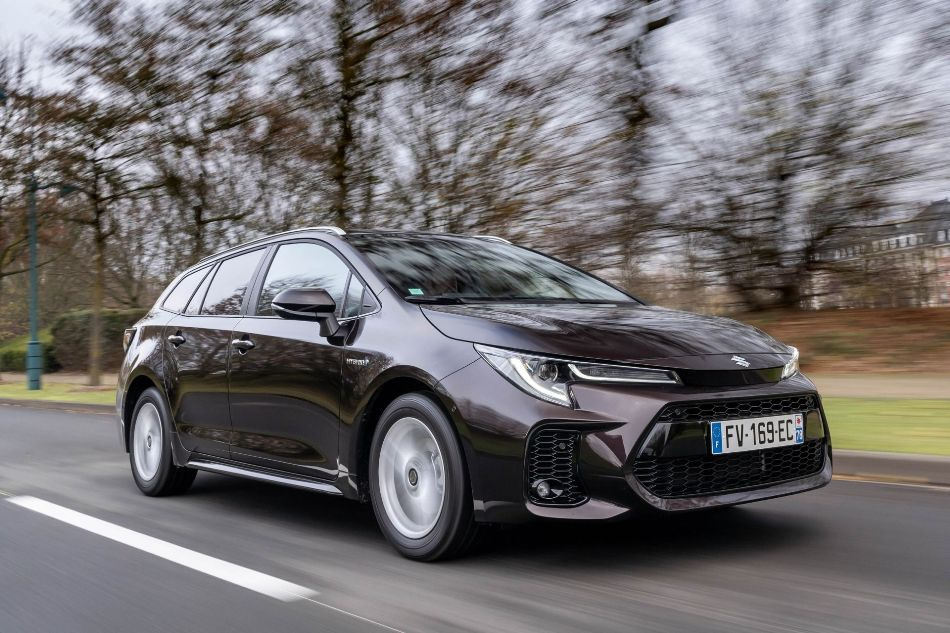 Suzuki Swace: käytännöllinen farmari hybridisydämellä
