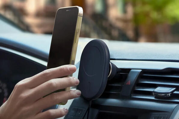 Näin valitset puhelintelineen: opas autoilijalle