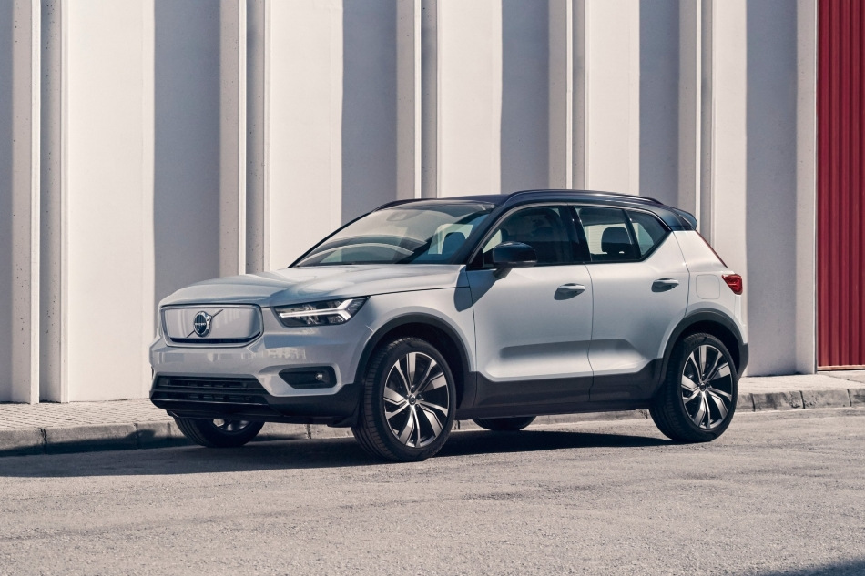 Sähköinen nelivetoinen crossover Volvo XC40 Recharge