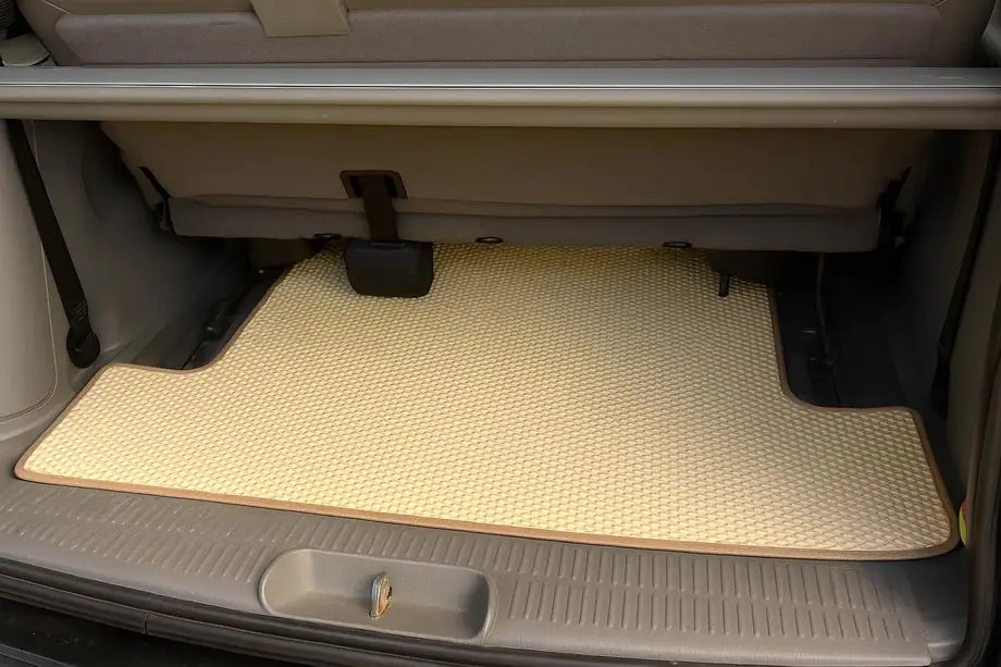 Chrysler Voyager 2001–2007 Tavaratilan matto (EVA, beige) Image
