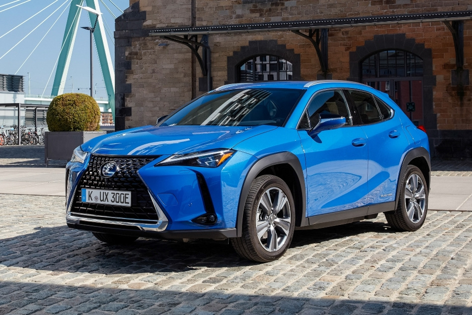 Lexus UX 300e: katsaus japanilaisbrändin ensimmäiseen sähköautoon