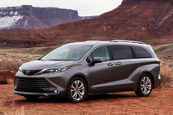 Katsaus Toyota Sienna -tila-auton neljänteen sukupolveen