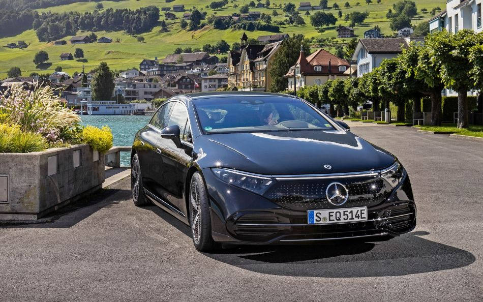 EQS: Mercedes-Benzin sähköautojen lippulaiva