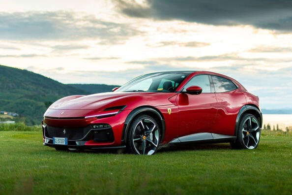 Koeajo: nelivetoinen urheilucrossover Ferrari Purosangue