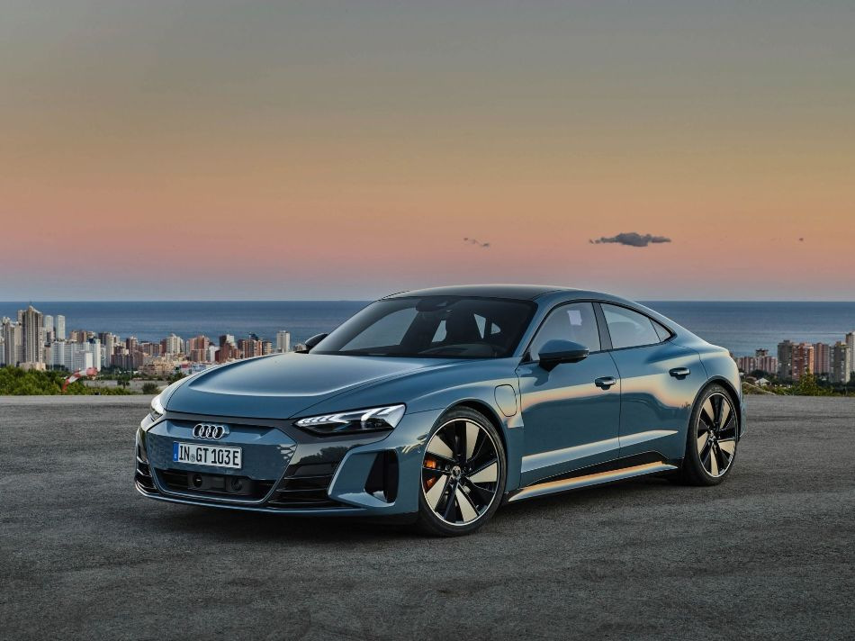 Koeajo: sähköinen urheilusedan Audi e-tron GT quattro