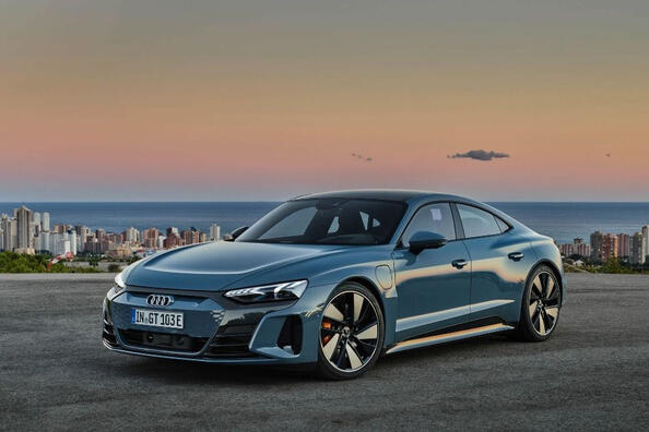 Koeajo: sähköinen urheilusedan Audi e-tron GT quattro