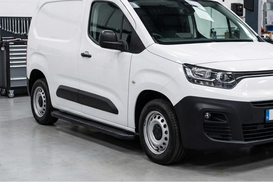 Fiat Doblo III 2023– Bosphorus Black sivuastinlaudat (2 kpl, alumiini) Image