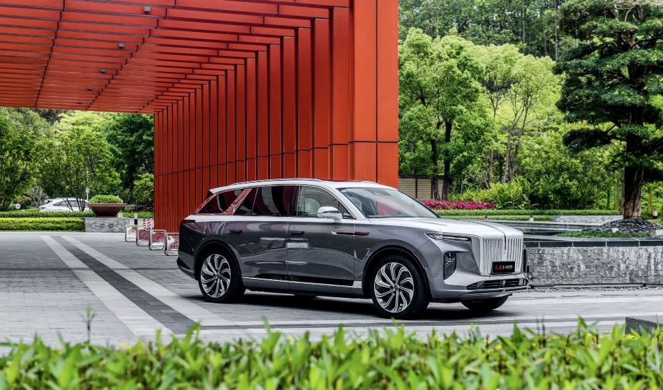 Hongqi E-HS9: ylellinen sähköauto Kiinasta