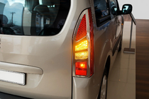 Peugeot Partner Tepee 2008–2018 Takavalojen kromikehykset (2 kpl, ruostumaton teräs) Carmos kuva 1