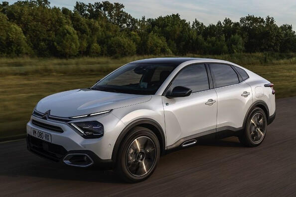 Koeajo: sähköinen crossover-sedan Citroen e-C4 X