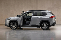 Toyota Corolla Cross 2020– RedLine V1 sivuportaat (2 kpl, alumiini) kuva 1