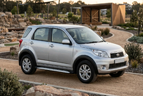 Daihatsu Terios 2006–2017 Sivuporrast Shining V1 (2 kpl, alumiini) kuva 1