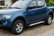 Fiat Fullback 2016– Sivuporrast Shining V1 (2 kpl, alumiini) kuva 1