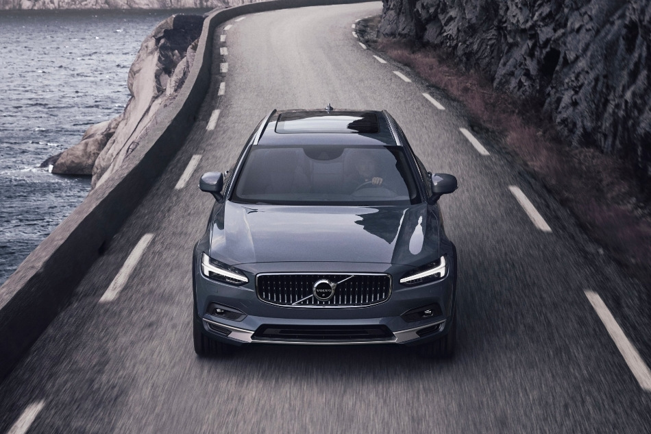 Volvo V90 Cross Country: maastokelpoisen farmarin koeajo