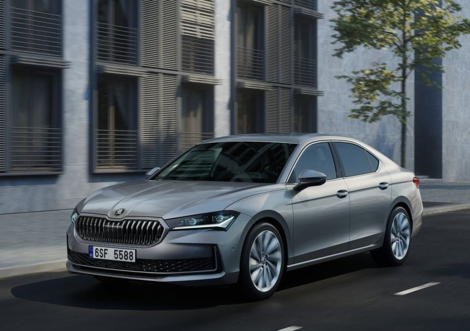 Skoda Superb: katsaus mallin neljänteen sukupolveen