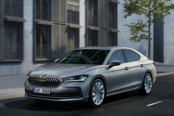Skoda Superb: katsaus mallin neljänteen sukupolveen