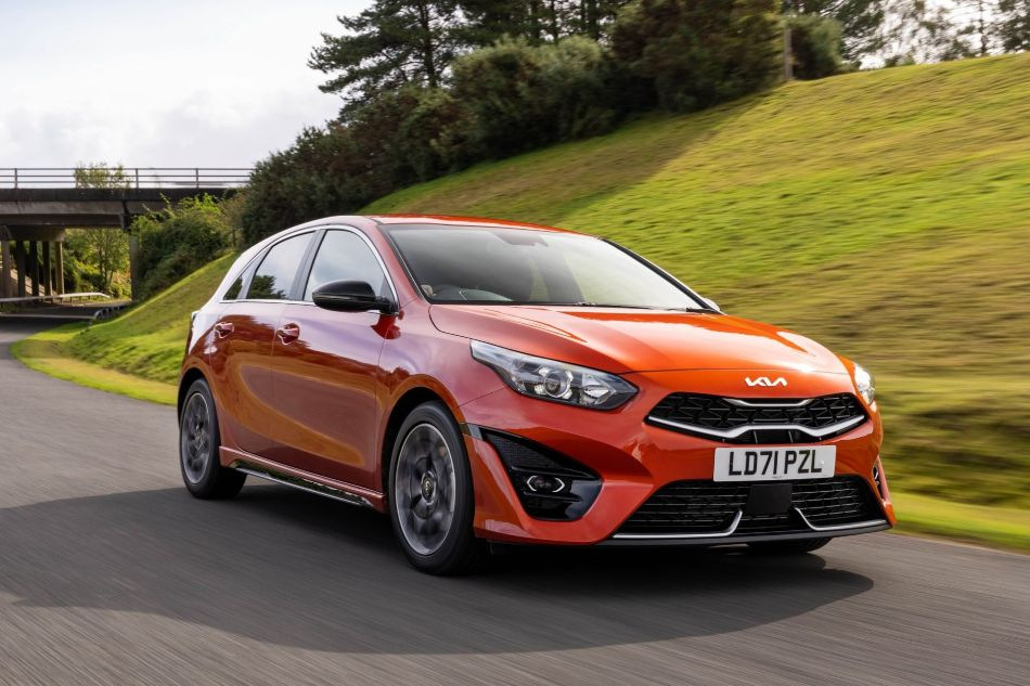 Katsaus uudistettuun KIA Ceed -hatchbackiin