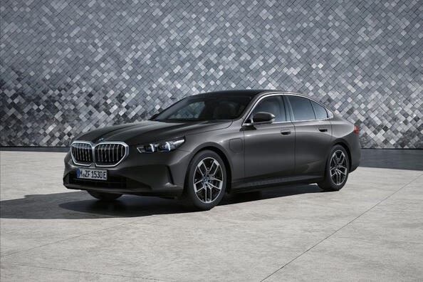 BMW 5 Series: uuden sukupolven business-sedan