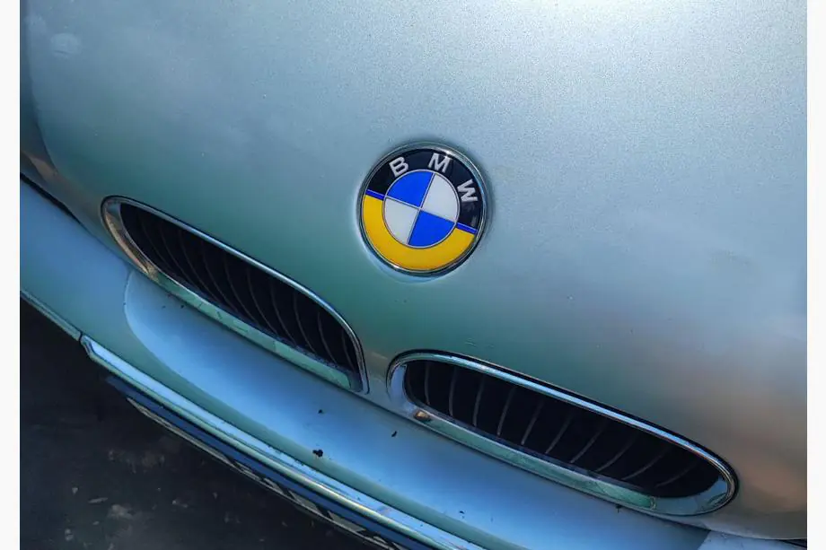 BMW 5-sarja E39 1996–2003 Takaembleemi 78 mm (UA-Style) Image