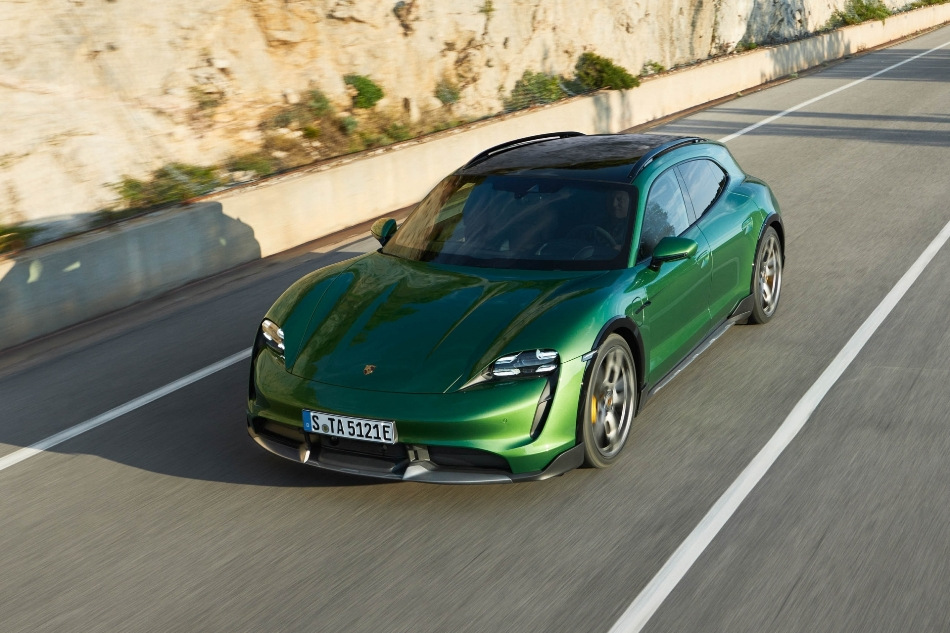 Porsche Taycan Cross Turismo: monipuolinen sähköurheiluauto