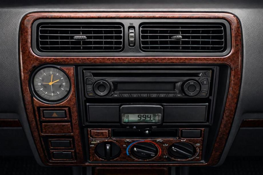 Toyota Land Cruiser 90 Prado 1996–2002 Kojelaudan koristelistat V2 Image