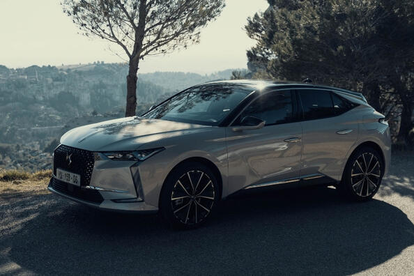 DS 4, toinen sukupolvi: tyylikäs ja käytännöllinen crossover-hatch