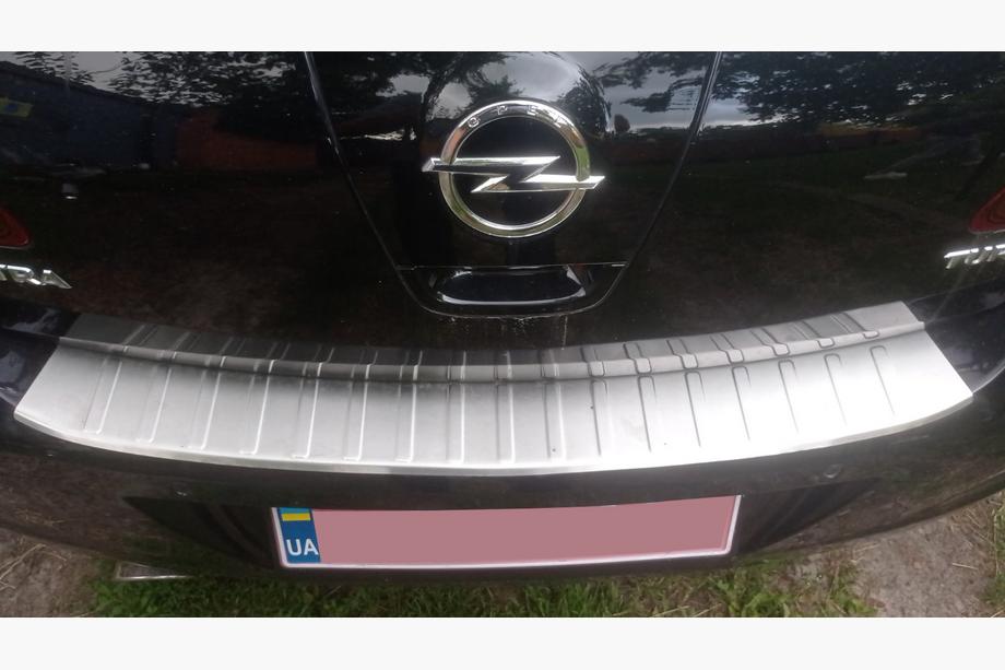 Opel Astra J 2009–2015 Takapuskurin suojalista Carmos (HB) (ruostumaton teräs) Image
