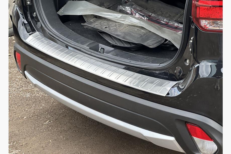 Mitsubishi Outlander 2012–2021 Takapuskurin suojalista 2015-2021 Carmos (ruostumaton teräs) Image