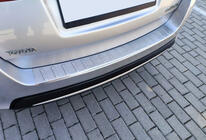 Toyota Auris 2012–2018 Takapuskurin suojalista Carmos (SW) ruostumatonta terästä kuva 1