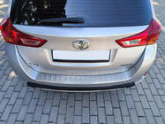 Toyota Auris 2012–2018 Takapuskurin suojalista Carmos (SW) ruostumatonta terästä kuva 3