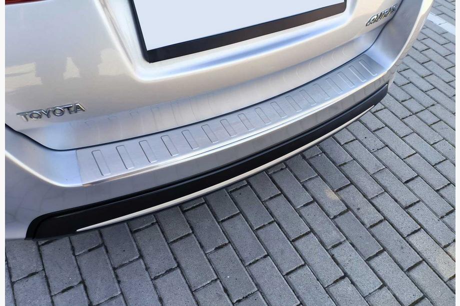 Toyota Auris 2012–2018 Takapuskurin suojalista Carmos (SW) ruostumatonta terästä Image