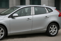 Volvo V40 2012– Ovipilarien listat (RST) kuva 1