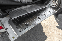Toyota Land Cruiser 200 2007–2021 Tavaratilan koristeosien sarja (ruostumaton teräs) kuva 1