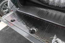 Toyota Land Cruiser 200 2007–2021 Tavaratilan koristeosien sarja (ruostumaton teräs) kuva 2