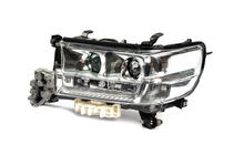 Toyota Land Cruiser 200 2007–2021 Vasen etuvalo 2016+ (Alkuperäinen) kuva 2