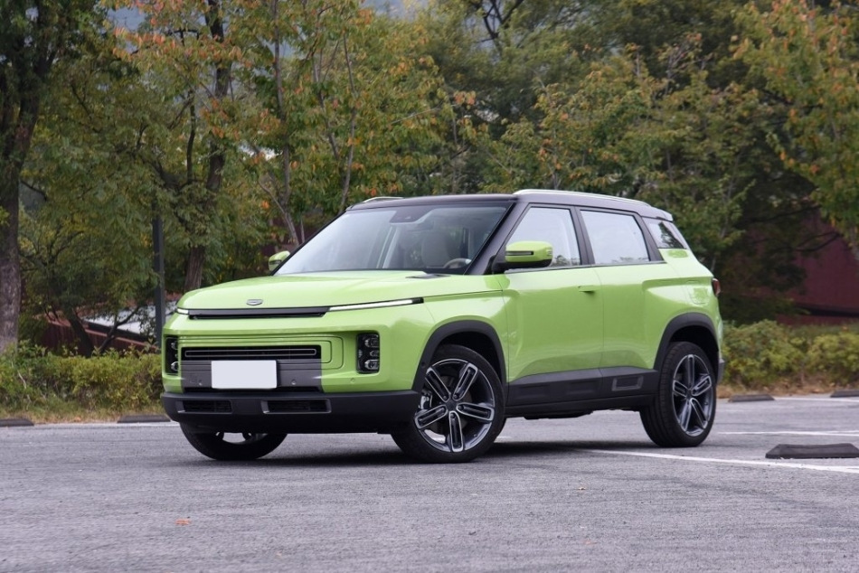 Geely ICON: tyylikäs ja teknologinen hybridicrossover