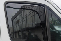 Mercedes Sprinter W906 2006–2018 Ikkunatuulisuojat, upotettavat Niken Luxury (2 kpl) kuva 1