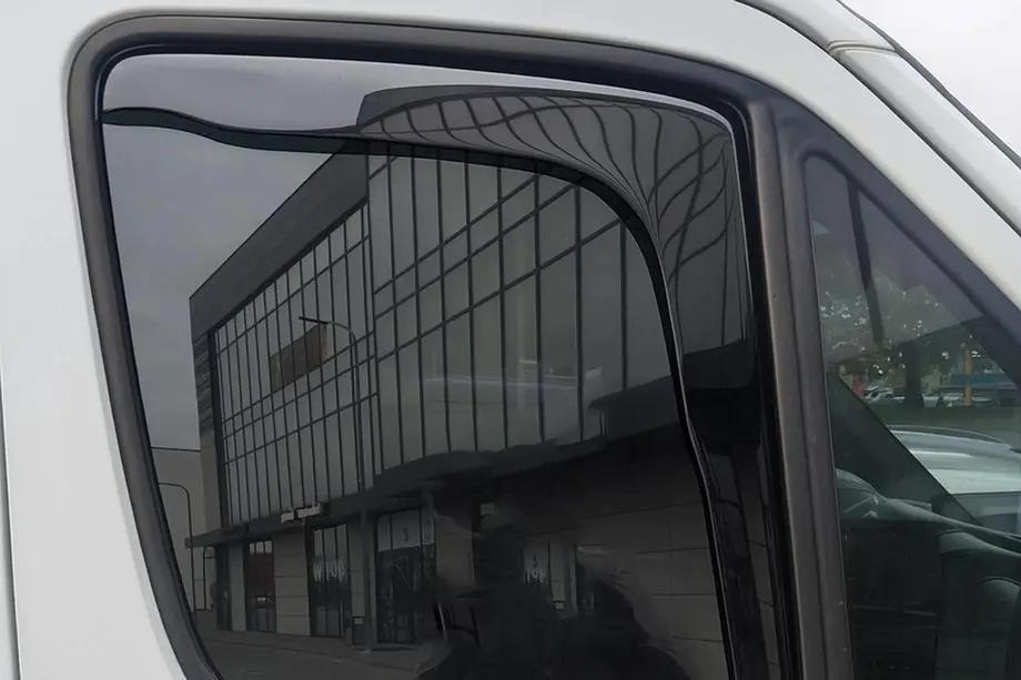 Volkswagen Crafter 2006–2016 Ikkunatuulisuojat, upotettavat Niken Luxury (2 kpl) Image