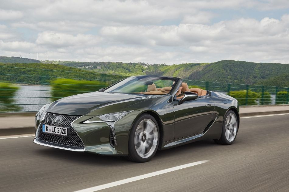 Lexus LC 500 Convertible: luksusta ja ajamisen iloa taivasalla