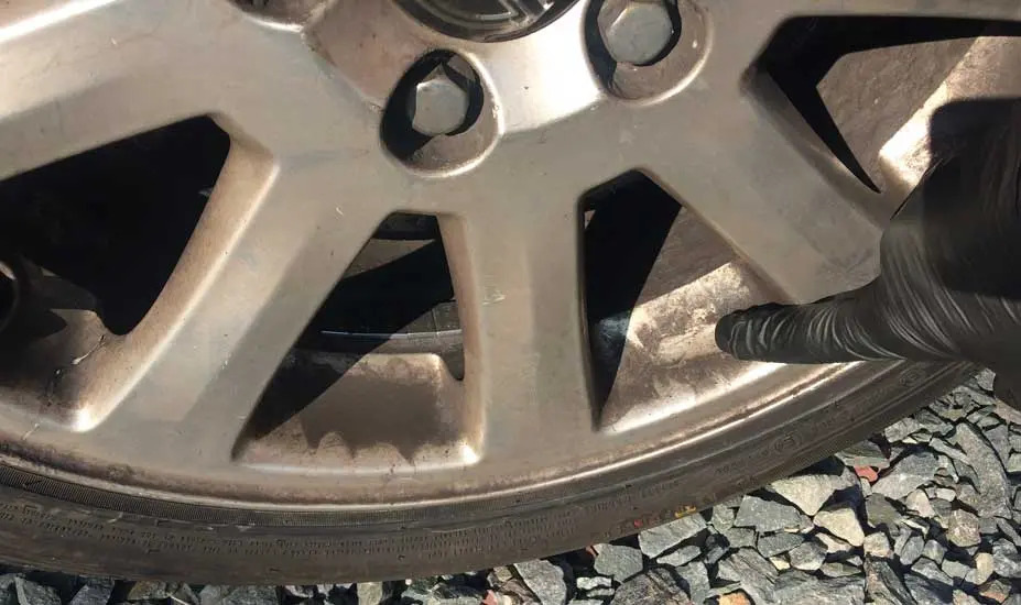 Jarrupöly: autosi näkymätön vihollinen