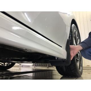 Premium-roiskeläpät (USA, SE/XSE) (4 kpl) Toyota Camry 2017–2023 kuva 2