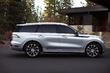 Lincoln Aviator: ylellinen amerikkalainen SUV kuva 3