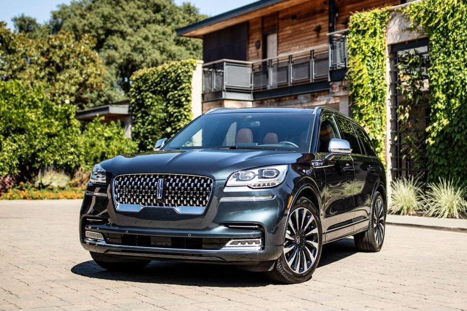 Lincoln Aviator: ylellinen amerikkalainen SUV