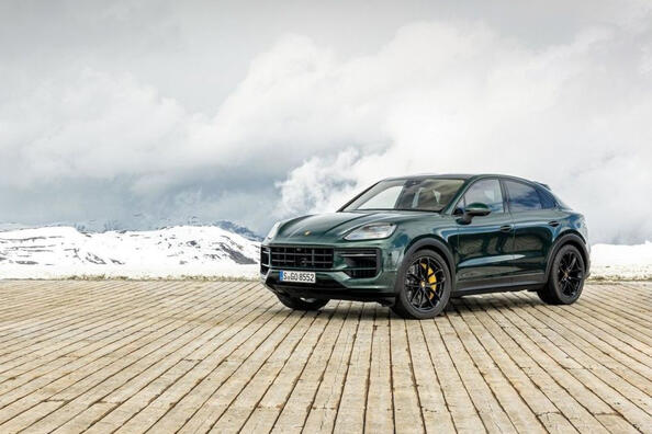Porsche Cayenne Coupe: ylellinen crossover uudistuneella ilmeellä